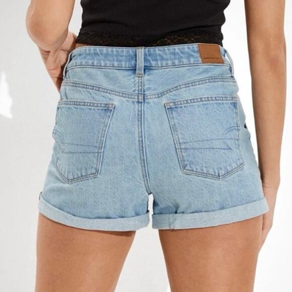 American Eagle Denim Mom Shorts Rolled Cuffs Women’s Size 10 Light Wash - Picture 2 of 6